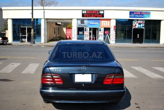 Mercedes E 320 2000, 256,000 km - 3.2 l - Saatlı