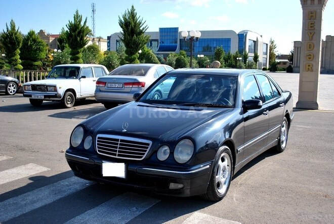 Mercedes E 320 2000, 256,000 km - 3.2 l - Saatlı