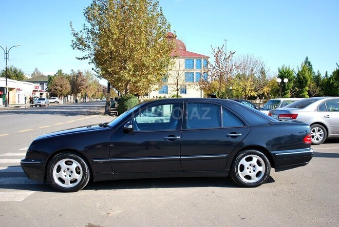 Mercedes E 320 2000, 256,000 km - 3.2 l - Saatlı