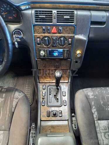 Mercedes E 200 1998, 289,023 km - 2.0 l - Göygöl