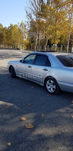 Mercedes E 290 1996, 350,000 km - 2.9 l - Yevlax