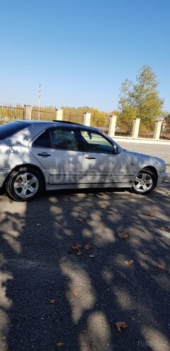 Mercedes E 290 1996, 350,000 km - 2.9 l - Yevlax