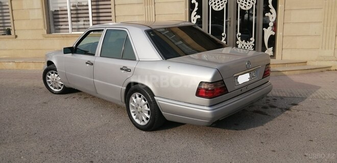 Mercedes E 220 1994, 415,000 km - 2.2 l - Bakı