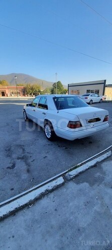 Mercedes E 220 1995, 252,000 km - 2.2 l - Bakı