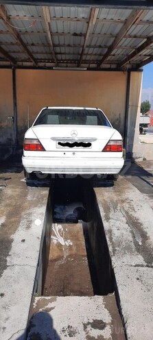 Mercedes E 220 1995, 252,000 km - 2.2 l - Bakı