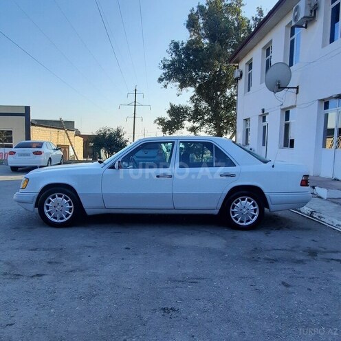 Mercedes E 220 1995, 252,000 km - 2.2 l - Bakı