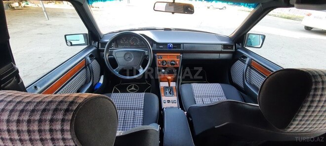 Mercedes E 220 1995, 252,000 km - 2.2 l - Bakı