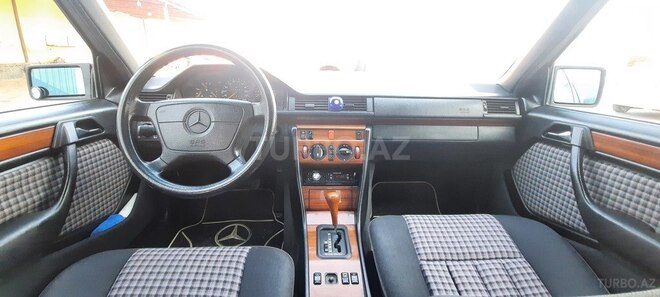 Mercedes E 220 1995, 252,000 km - 2.2 l - Bakı