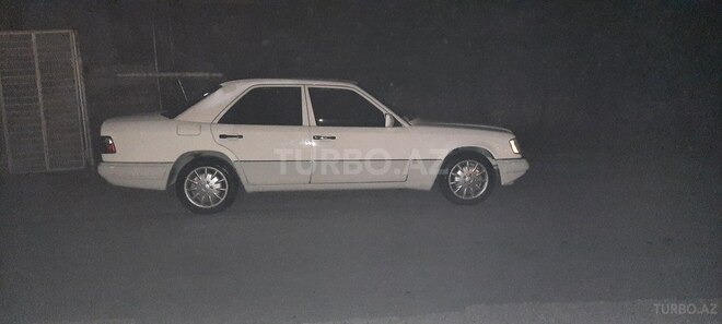 Mercedes E 220 1995, 252,000 km - 2.2 l - Bakı