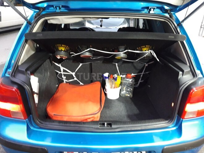 Volkswagen Golf 2003, 250,000 km - 1.6 l - Bakı