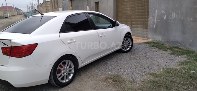 Kia Cerato 2010, 200,000 km - 1.6 l - Yevlax