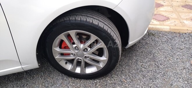 Kia Cerato 2010, 200,000 km - 1.6 l - Yevlax