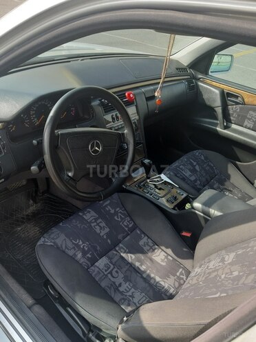 Mercedes E 280 1999, 347,300 km - 2.8 l - Bakı