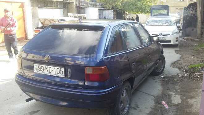 Opel Astra 1993, 250,000 km - 1.8 l - Bakı