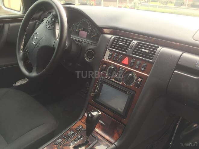 Mercedes E 240 2000, 281,000 km - 2.4 l - Bakı