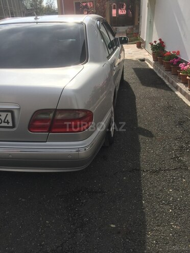 Mercedes E 240 2000, 281,000 km - 2.4 l - Bakı