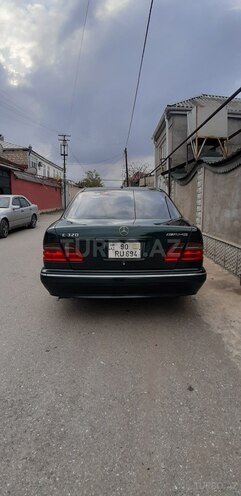 Mercedes E 320 2000, 327,000 km - 3.2 l - Quba