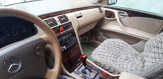 Mercedes E 320 2000, 327,000 km - 3.2 l - Quba