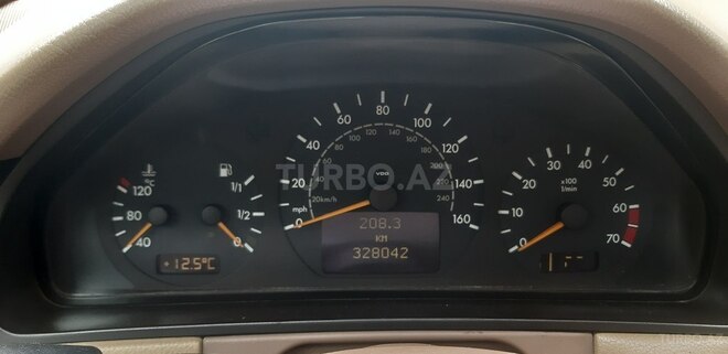 Mercedes E 320 2000, 327,000 km - 3.2 l - Quba