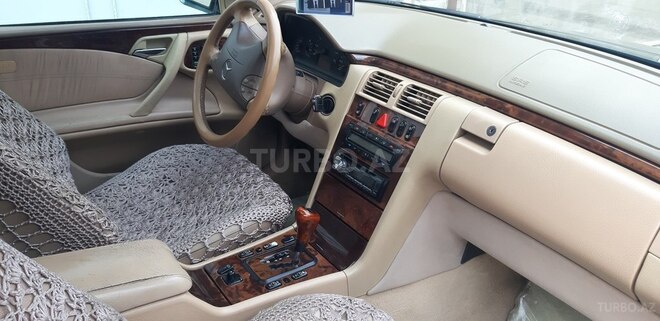 Mercedes E 320 2000, 327,000 km - 3.2 l - Quba