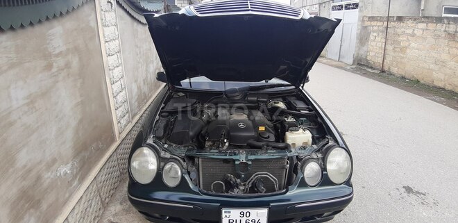 Mercedes E 320 2000, 327,000 km - 3.2 l - Quba