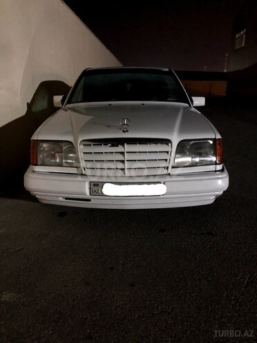 Mercedes E 220 1994, 422,500 km - 2.2 л - Bakı