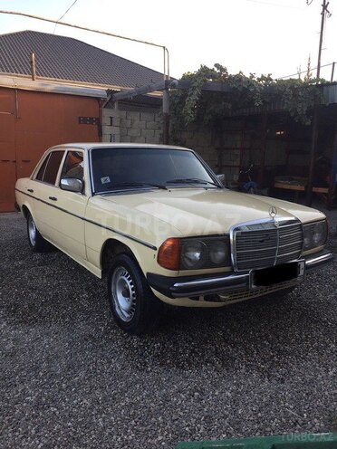 Mercedes E 200 1980, 145,300 km - 2.0 l - Qusar