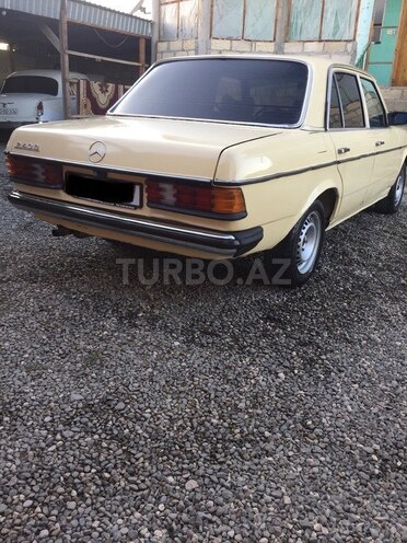 Mercedes E 200 1980, 145,300 km - 2.0 l - Qusar