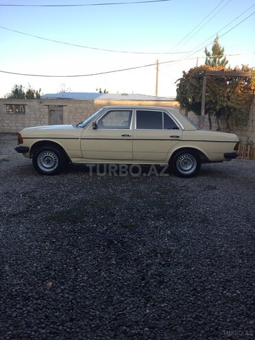 Mercedes E 200 1980, 145,300 km - 2.0 l - Qusar