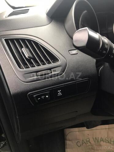 Hyundai ix35 2010, 195,000 km - 2.0 l - Naftalan