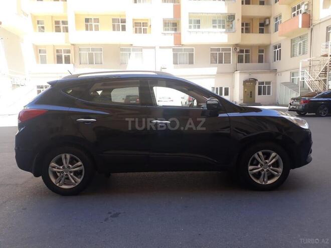 Hyundai ix35 2010, 195,000 km - 2.0 l - Naftalan