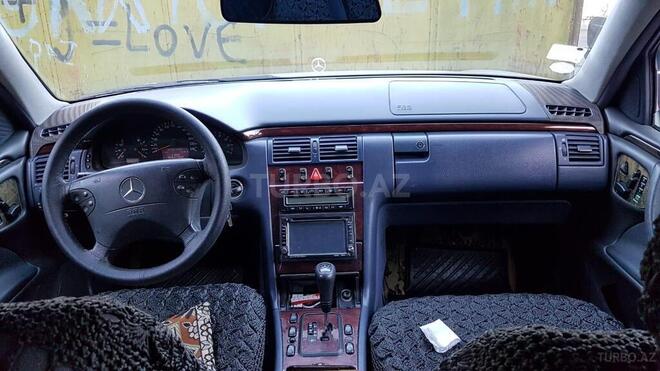 Mercedes E 240 2000, 200,000 km - 2.6 l - Bakı