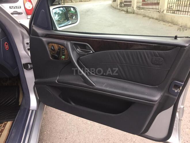 Mercedes E 240 2000, 200,000 km - 2.6 l - Bakı