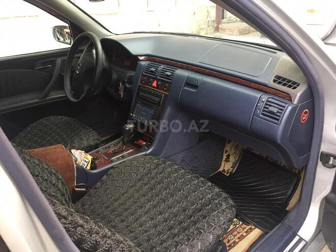 Mercedes E 240 2000, 200,000 km - 2.6 l - Bakı