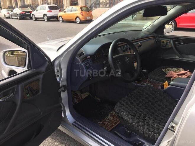 Mercedes E 240 2000, 200,000 km - 2.6 l - Bakı