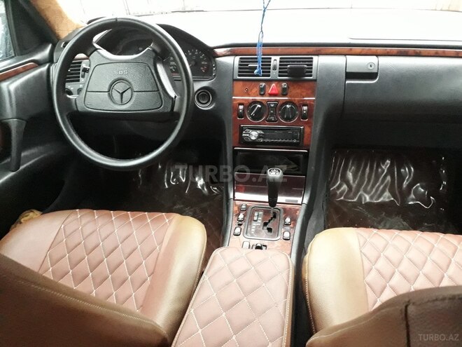 Mercedes E 240 1998, 250,000 km - 2.4 l - Bakı