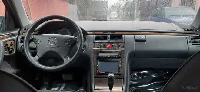 Mercedes E 240 2000, 235,680 km - 2.6 л - Göyçay