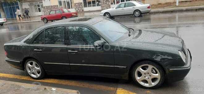 Mercedes E 240 2000, 235,680 km - 2.6 л - Göyçay