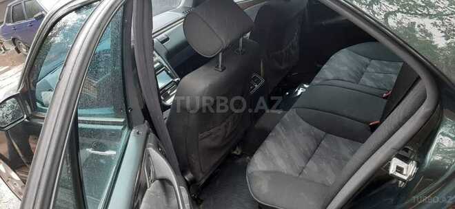 Mercedes E 240 2000, 235,680 km - 2.6 л - Göyçay
