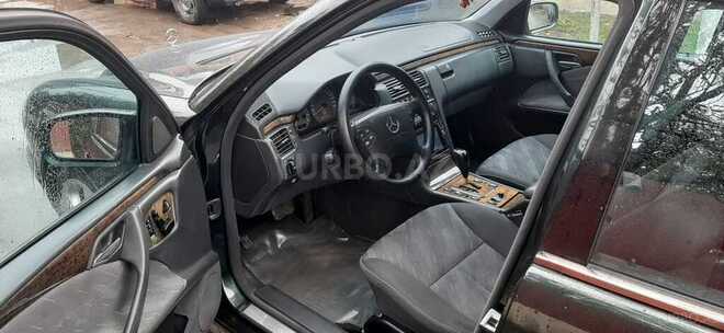 Mercedes E 240 2000, 235,680 km - 2.6 л - Göyçay