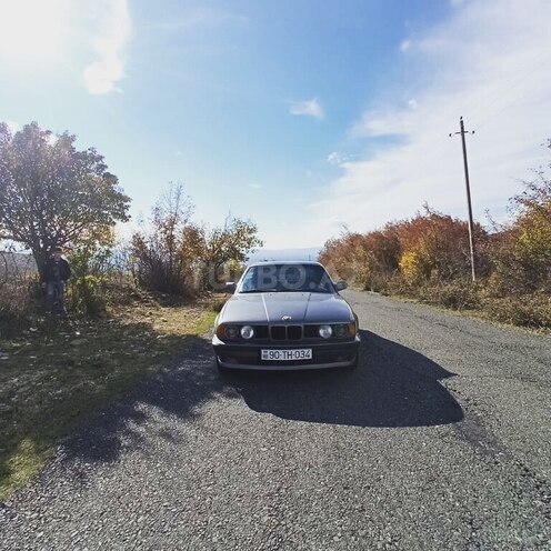 BMW 520 1991, 470,000 km - 2.0 л - Qax
