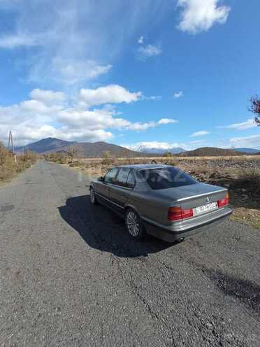 BMW 520 1991, 470,000 km - 2.0 л - Qax