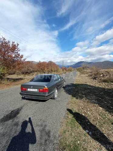 BMW 520 1991, 470,000 km - 2.0 л - Qax