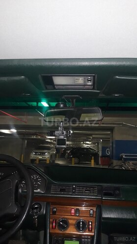 Mercedes E 250 1993, 584,700 km - 2.5 l - Bakı