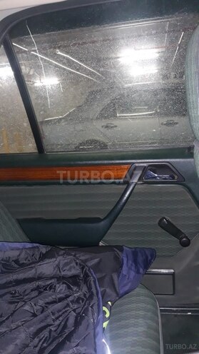 Mercedes E 250 1993, 584,700 km - 2.5 l - Bakı