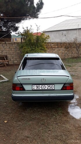 Mercedes E 250 1993, 584,700 km - 2.5 l - Bakı