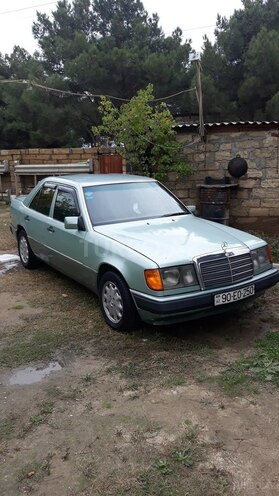 Mercedes E 250 1993, 584,700 km - 2.5 l - Bakı