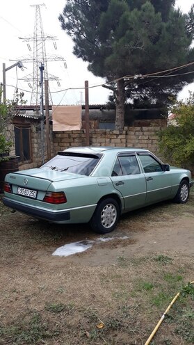 Mercedes E 250 1993, 584,700 km - 2.5 l - Bakı