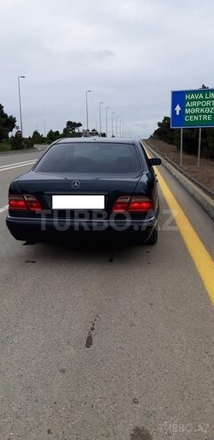 Mercedes E 240 1997, 365,000 km - 2.4 l - Bakı