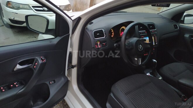 Volkswagen Polo 2013, 138,200 km - 1.6 l - Bakı